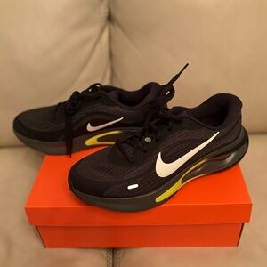 Nike Journey Run Sneakers